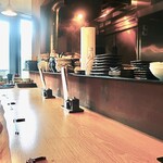 紫檀 手打ち蕎麦と焼鳥 - カウンター席の様子