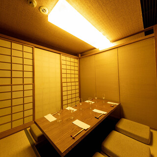 [Yasaka] For 5 to 6 people | Please spend a relaxing time in our elegant Japanese private room.