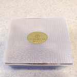 125308884 - 昔懐かしく礼儀正しい中蓋