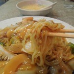 華苑 - （2012/3月）「五目焼きそば」の麺