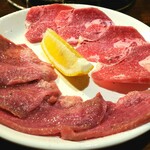 炭火焼肉 ホルモン にく式 - 