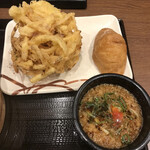 丸亀製麺 - 丸亀製麺都城店さん 野菜天.いなり(*˘︶˘*).｡.:*♡
玉ねぎが甘い〜！いなりのおあげがジューシー！