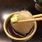 Akasaka Kikunoi - 昼懐石１００００円。向付の明石天然鯛。旨味たっぷりで、歯ごたえも程よく、とーっても美味しくいただきました（╹◡╹）（╹◡╹）。土佐醤油との相性も良かったです（╹◡╹）