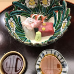 赤坂 菊乃井 - 昼懐石１００００円。向付：明石天然鯛、鮪、黄身醤油、土佐醤油。黄身醤油が濃厚で、深みのある味わいです（╹◡╹）。鯛がとーっても美味しかったです（╹◡╹）（╹◡╹）