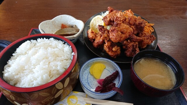 ご飯激盛り おいしい唐揚げ定食頂けました By ハミングバード あきもと食堂 空港第２ビル 定食 食堂 食べログ