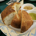 tono ・4122 - お通し代わりのパン