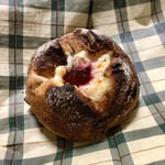 Pane Ho Maretta - くるみクランベリーフランボワーズクリームチーズのコンプレ ¥230+税