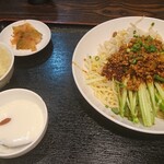 成都 - 汁なし担々麵の定食