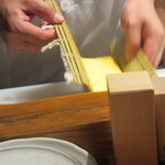 魚虎 - 1本づつ巻きすで整え