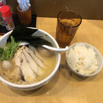 らーめん銀杏 - "特製濃厚鶏白湯(塩)"1,100円に平日ライス一杯無料♪