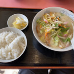 楓林 - チャンポンA 1,200円 (チャンポン(小)、餃子(5ｹ)、漬け物、ご飯)