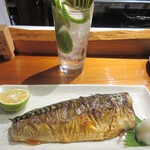 魚虎 - 塩サバ半身 800円