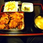 串兵衛 - きじ重と竜田揚重のハーフ重 900円 ♪