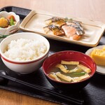 < Japanese-style meal >