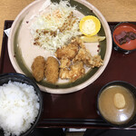 みちのレストラン四六時中 - 牡蠣と唐揚げ定食990円です