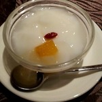 中華海鮮薬膳 トンフォン - 本日のデザート 杏仁豆腐