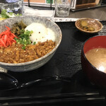 中野坂上 縁 - 麻辣ルーローハン定食