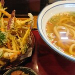 うどん工房悠々 - かき揚げとメインのうどん