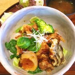 丼厨房 シェ・くぼた - 鶏のからあけ丼
本日のランチ丼