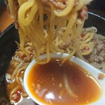 大三元 - 黄色い中太縮れ麺