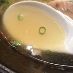 豚ソバ Fuji屋 - スープ