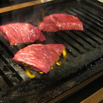 YAKINIKU MARUUSHI - 弾力のある歯応え。ほんのり甘みと赤味の旨味。