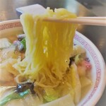 中国料理一龍 - 麺のアップ
