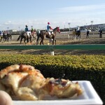 船橋競馬場 東西商会 - ミシェルと焼き鳥