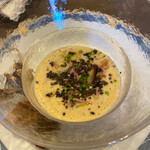 Héritage - 白インゲンの温かいスープ　フランス産フォアグラのポワレ　細かく刻んだヒマラヤ産黒トリュフ