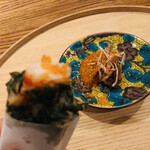 山地陽介 - 熊本産天然車海老　海苔のコーティング　トビッコ　トマトと野菜のソース　コリアンダーとクミンの香り　車海老の頭と足のフリット