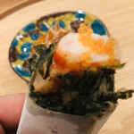 山地陽介 - 熊本産天然車海老　海苔のコーティング　トビッコ　トマトと野菜のソース　コリアンダーとクミンの香り　車海老の頭と足のフリット