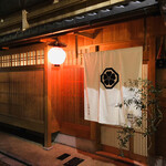 山地陽介 - ファサード