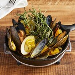 Steamed clams and mussels in white wine with saffron flavor