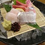 大漁酒場 魚樽本店 - 刺身盛り合わせ