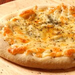 Restaurant Sincerite - 濃厚ハニーチーズのピザ（クアトロフォルマッジ）