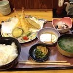 魚処 なにわ 栄 - 揚げたてサクサクの天ぷら定食７００円