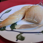 ラ・ブラッスリーシェ松尾 - ２０１２／０４／１６　パンが出て来ました。。。熱熱です。