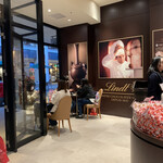 Lindt Chocolat Cafe - 