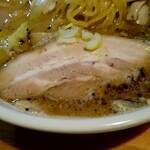 ラーメンだるま亭 - もつの脂と味噌の融合