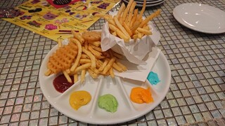 KAWAII MONSTER CAFE - 