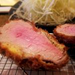 とんかつ マンジェ - 特ヘレとんかつ　切った直後