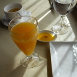 カサブランカ・フランセーズ - オレンジジュースとカモミールティー
