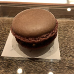 ラチュレ - 鹿のブラッドマカロン 定番。やっぱり美味しい。