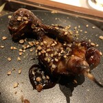 ラチュレ - 小鳥まるごと 甘辛い味付け。頭の骨まで丸っといただきました。シェフに感謝。