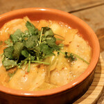 餃子とスパークリング バブルス - パクチー炊き餃子