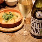 餃子とスパークリング バブルス - グッドワイン バブルス白