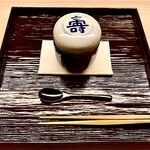 道人 - 伊勢海老の蕪餡掛け。
      さあ、楽しみな夜会のはじまり。♫