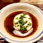 道人 - 白子ポン酢の恐るべき美味さは、破壊力抜群。それに醬油の焦げる香りを楽しみながら、五感を研ぎ澄まして堪能させて頂きます。あちゃ〜、ヒレ酒を失念。(^_^;)
      