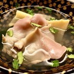 道人 - 椀物〜出汁の旨味と素材の微かな香りに、わたくしのバカ舌は追いつけない。五感を総動員して自然に無口になってしまう。(^_^;)