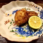 道人 - 虎河豚（雌）唐揚げ〜「骨ありますから〜」。こんなに美味い唐揚げは美しい器にもられて。